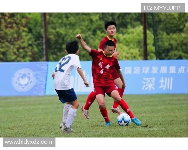 国外足球明星齐聚杭州进行高强度训练提升技艺与团队默契 国外足球明星齐聚杭州进行高强度训练提升技艺与团队默契